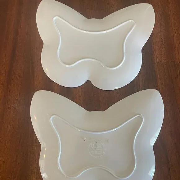 Set of 2 Melamine Butterfly Plastic Plates 9" x 6" summer Picnic! - Picture 3 of 4